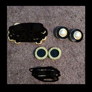 😍😍2 pairs of Vintage costume clip on earrings